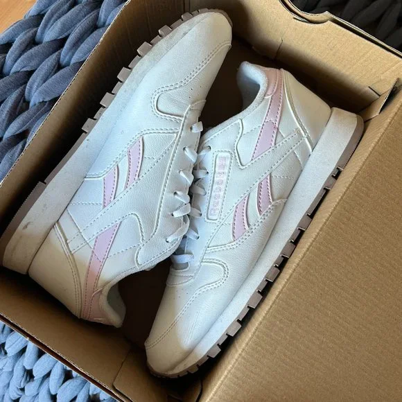 Women's Classic Vegan Sneakers In White/Pink Size 7 - Picture 3 of 5